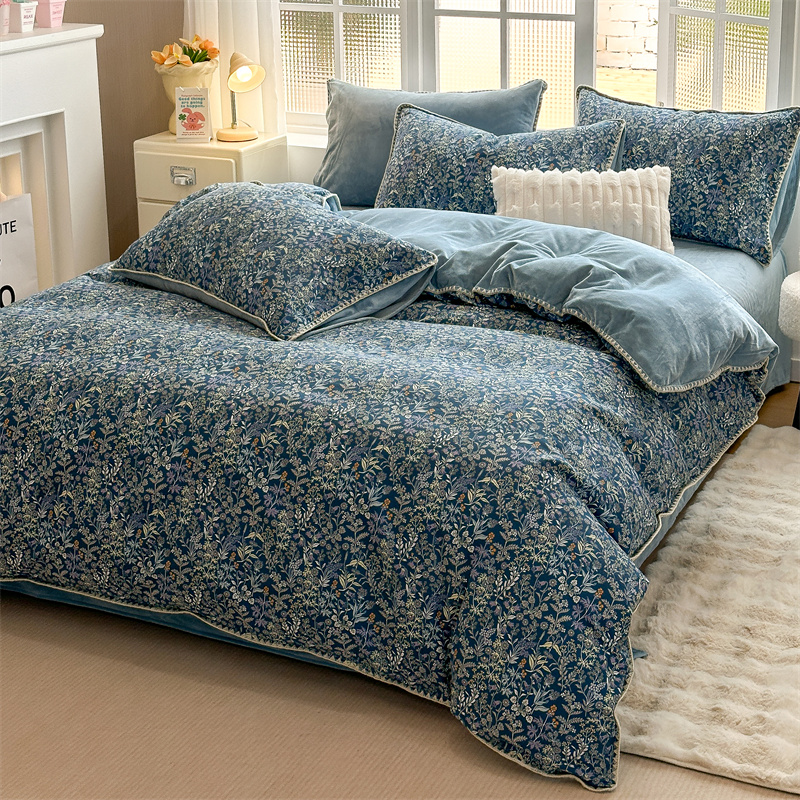 绒加棉面料柔软亲肤，蓄热保暖