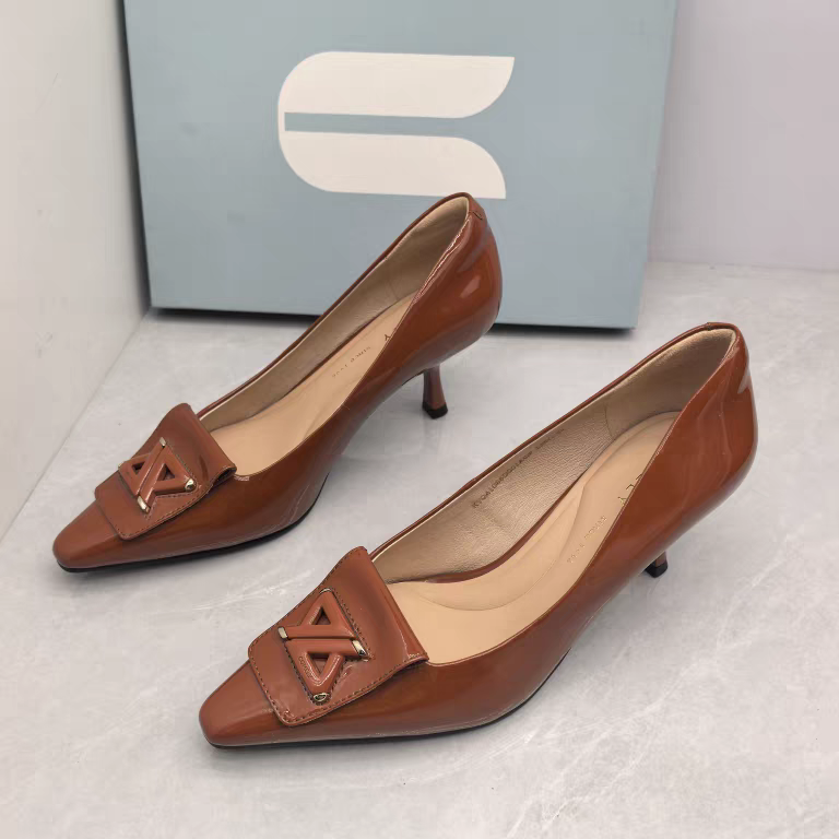 Comely/康莉撤柜断码春秋季漆皮高跟尖头方扣时尚浅口细跟女单鞋,女鞋,浅口单鞋,淘宝优惠券,粉丝福利购,淘宝优惠卷