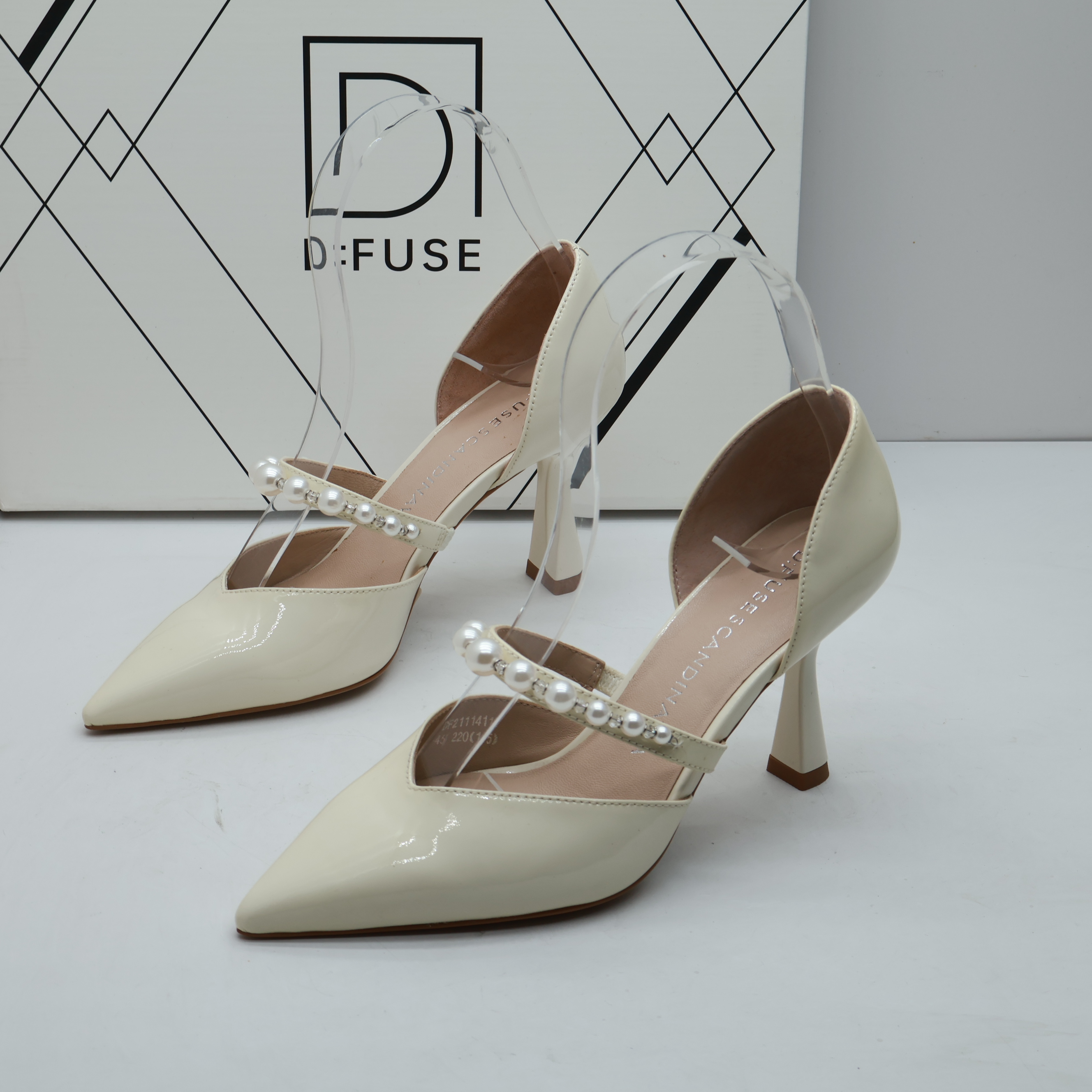 D：Fuse/迪芙斯撤柜断码夏季真皮尖头高跟鞋珍珠一字带细跟女单鞋