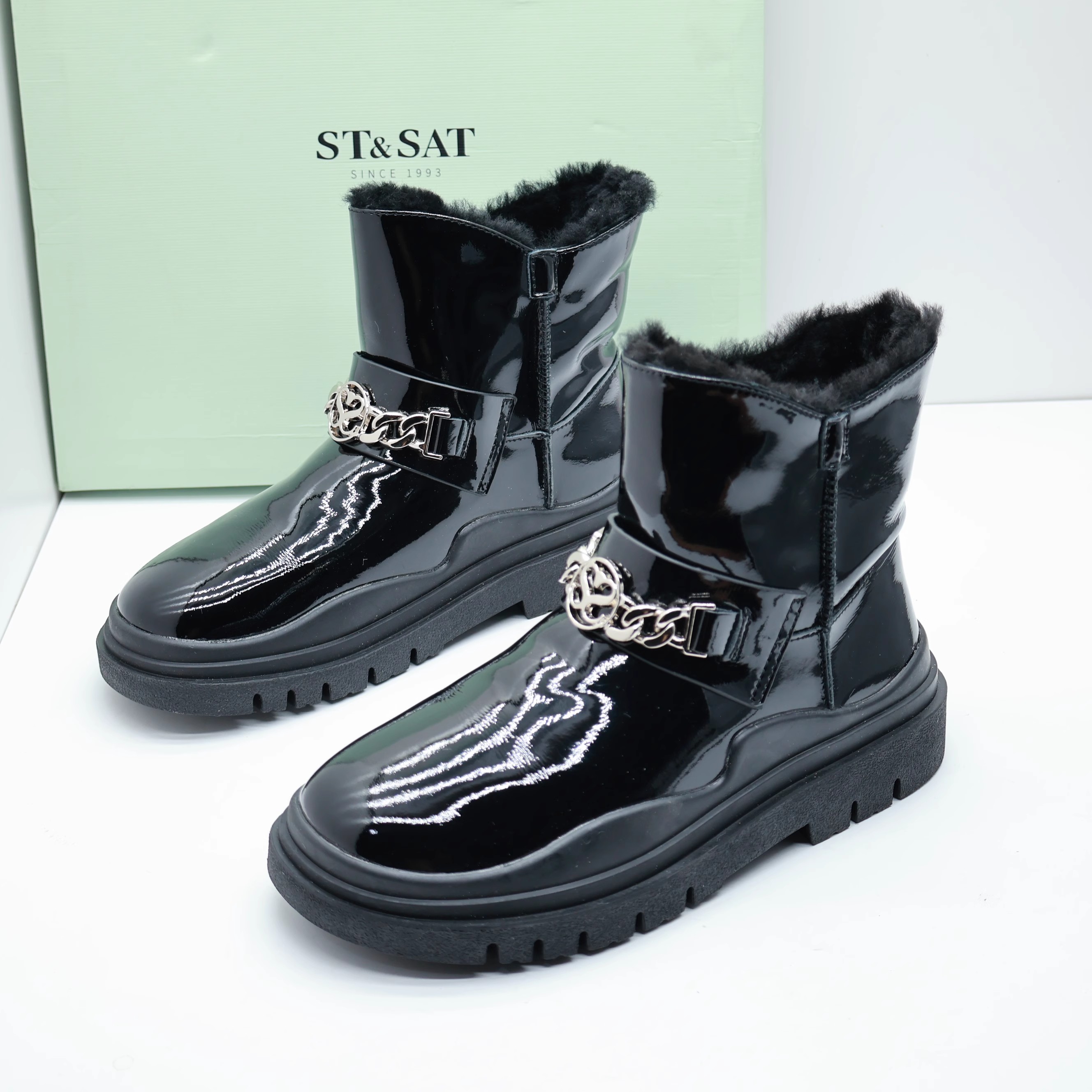 星期六断码撤柜秋冬季漆皮防水羊毛圆头休闲套筒厚底保暖雪地靴女