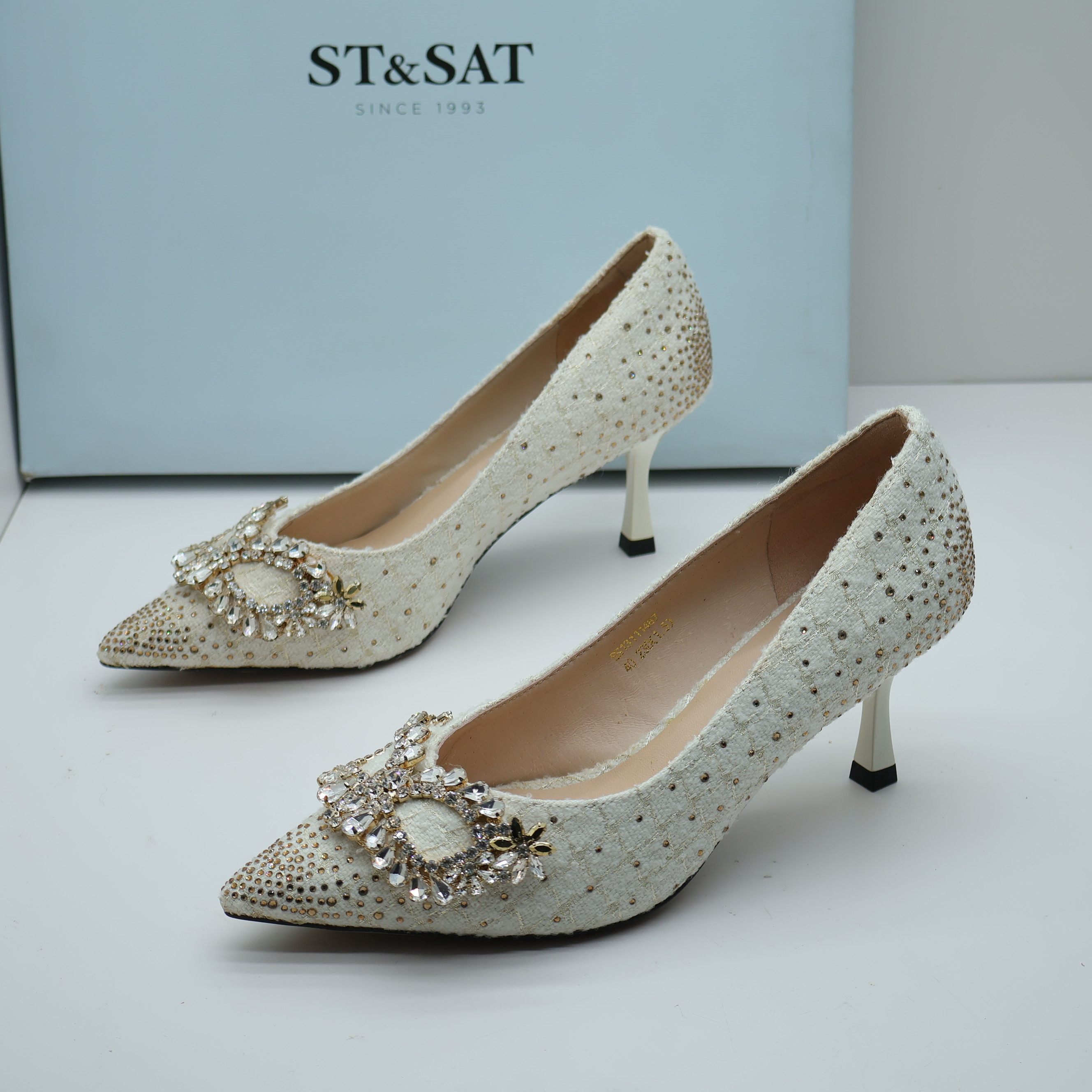 星期六撤柜断码秋季织物水钻浅口高跟时尚通勤OL一脚蹬甜美女单鞋,女鞋,浅口单鞋,淘宝优惠券,粉丝福利购,淘宝优惠卷