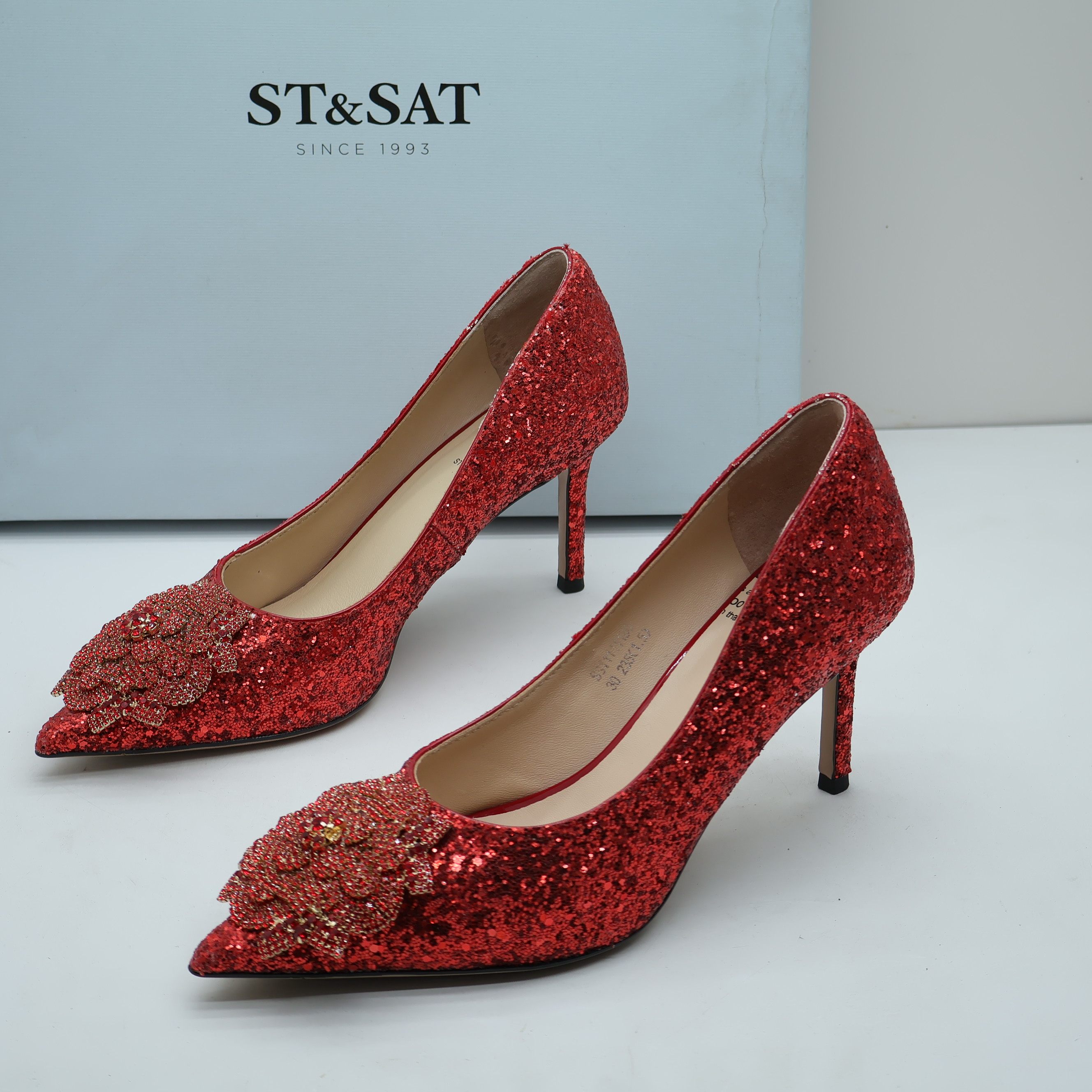 星期六撤柜断码秋季亮片水钻浅口高跟时尚通勤OL一脚蹬甜美女单鞋