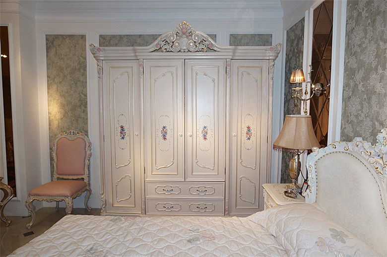 欧式宫廷衣柜实木手工雕花法式复古贵族象牙白描金龟裂漆彩绘公主