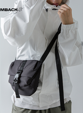 COMBACK斜挎包男士黑色FIDLOCK磁力扣运动休闲潮流防泼水单肩包女