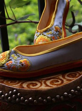 手工绣花鞋传统刺绣布鞋云南手绣花 民族风绣花鞋同心结灰色