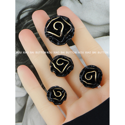 蔻筱白立体玫瑰金属扣大衣纽扣