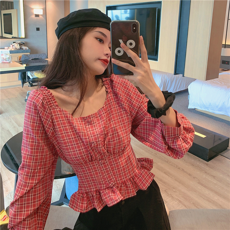 Short long sleeve shirt with square collar and waistband