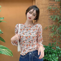 Straight flowers, retro and super beautiful bottoming shirt with long sleeves