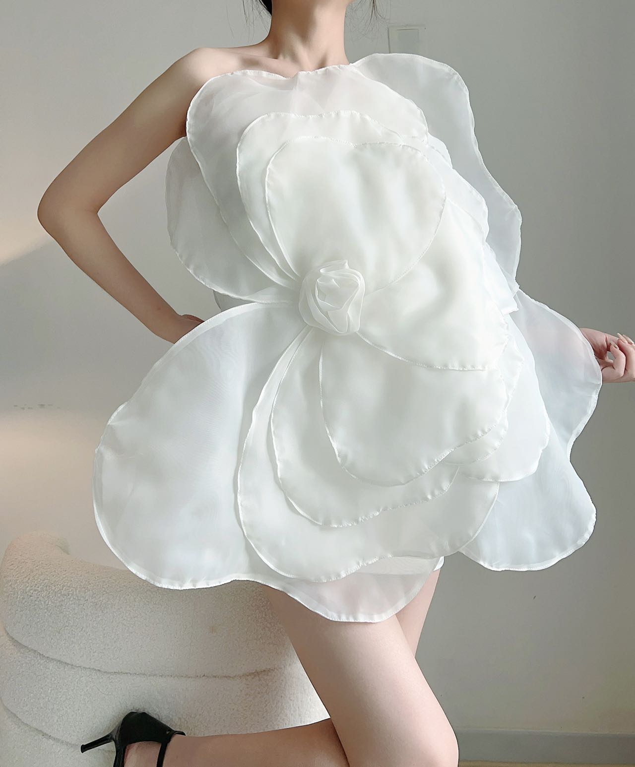 白色立体玫瑰花氛围感生日聚会晚宴礼服高级感单肩包臀显瘦连衣裙-封面