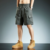 Темно -серой