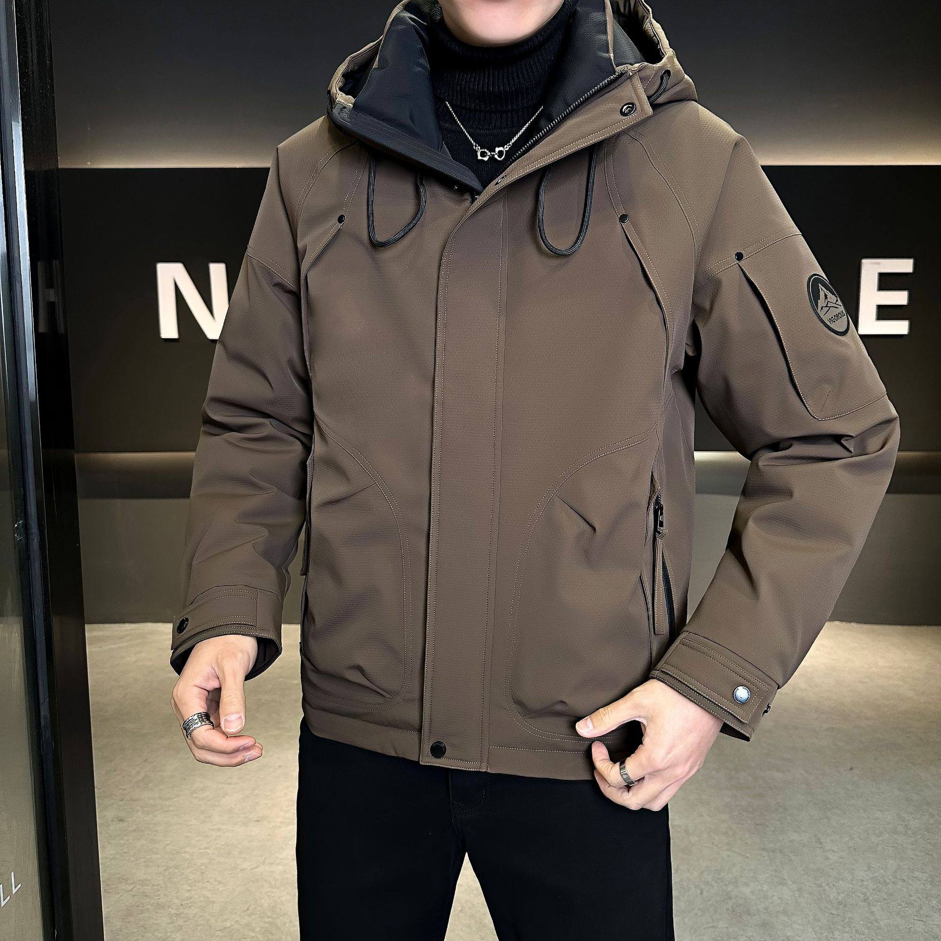 高端羽绒服冲锋衣男士冬季2025年新款高级感防寒连帽工装外套男款