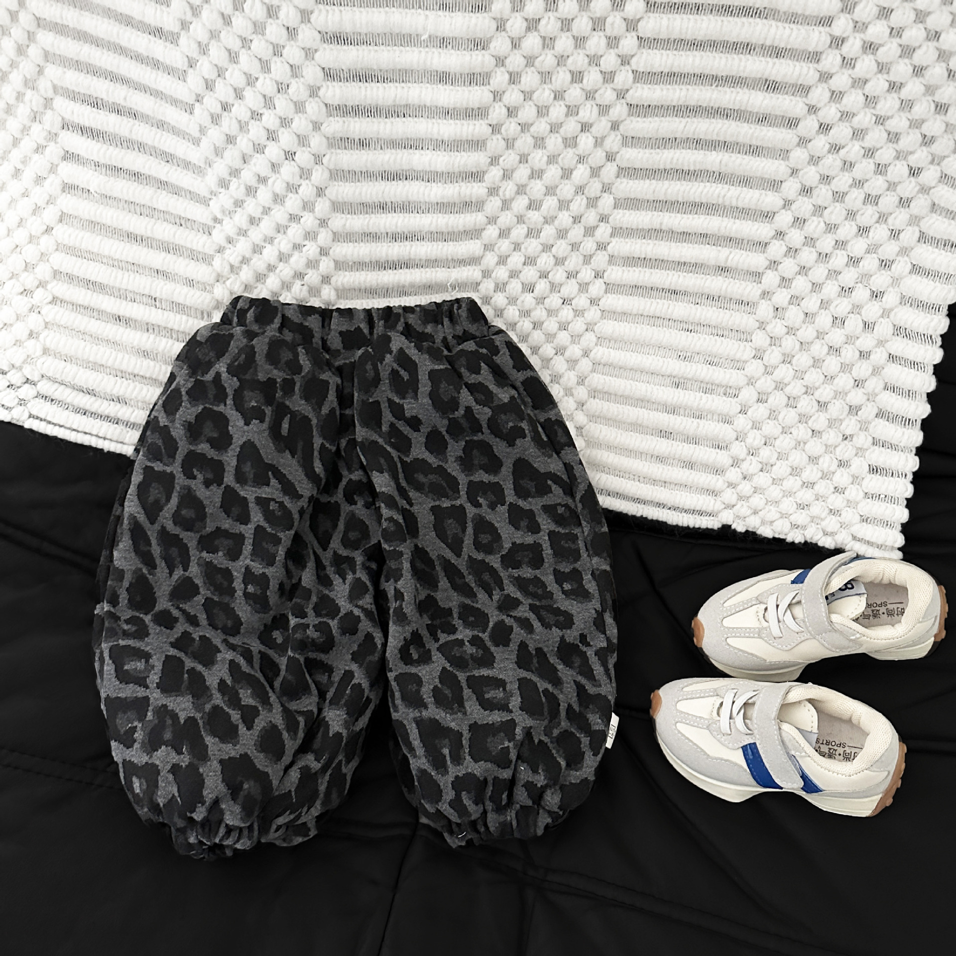 男宝宝豹纹加绒裤子秋冬款