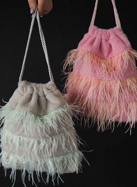 casselini日系小众高级感斜挎包仙气羽毛纱毛绒束口手提单肩包女