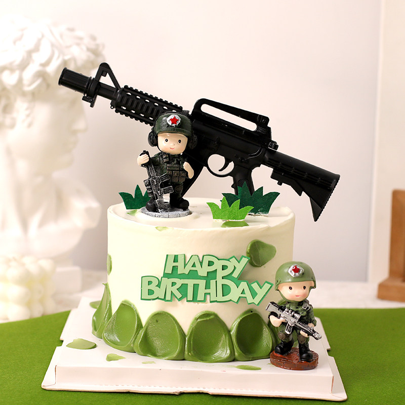 儿童迷彩军人扶枪特种兵生日蛋糕装饰卡通举枪男孩战士模型摆件