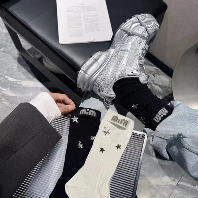 欧货潮牌手缝星星袜子女中筒袜秋冬款长筒袜子mm布标珍珠个性轻奢