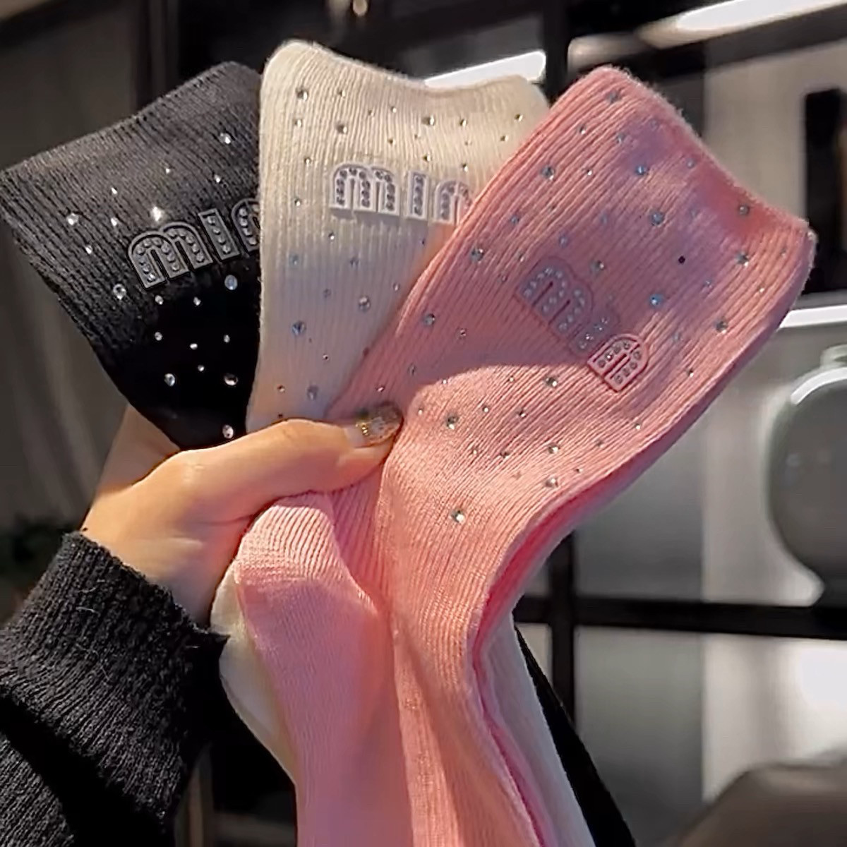 满钻字母袜子女中筒袜ins潮网红春秋季日系韩版字母学院风长袜子,女士内衣/男士内衣/家居服,中筒袜,淘宝优惠券,粉丝福利购,淘宝优惠卷