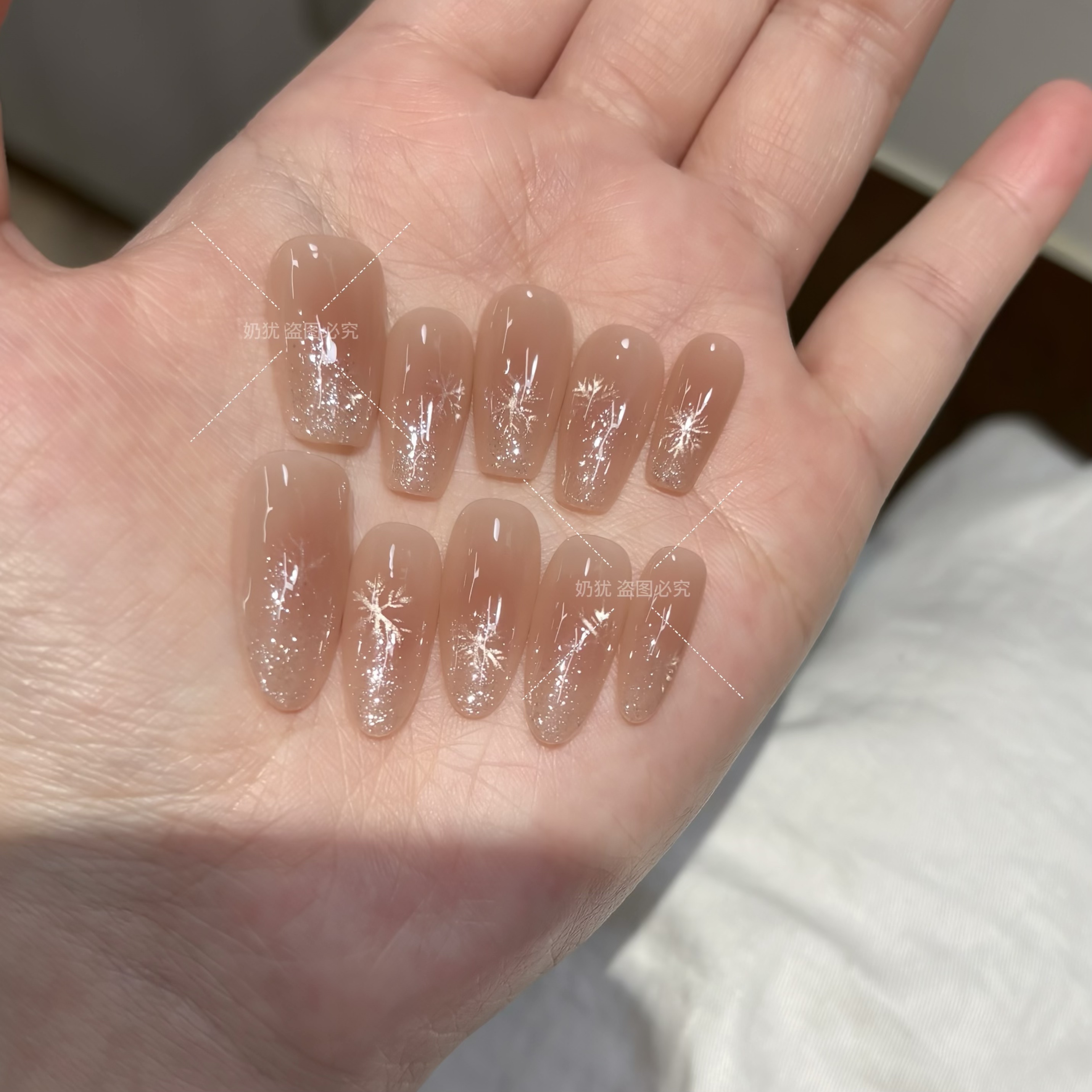 【A初雪】冬日手绘雪花温柔爆闪纯手工穿戴甲圣诞美甲成品贴片