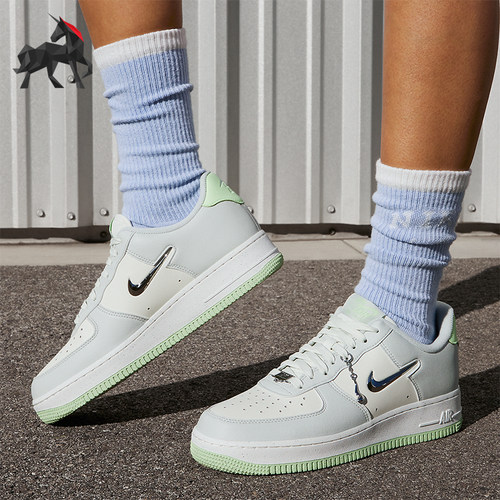 Nike/耐克女士耐磨低帮运动鞋