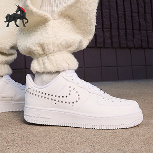 Nike/耐克正品 Air Force 1 07 女士经典运动鞋FQ8887-100