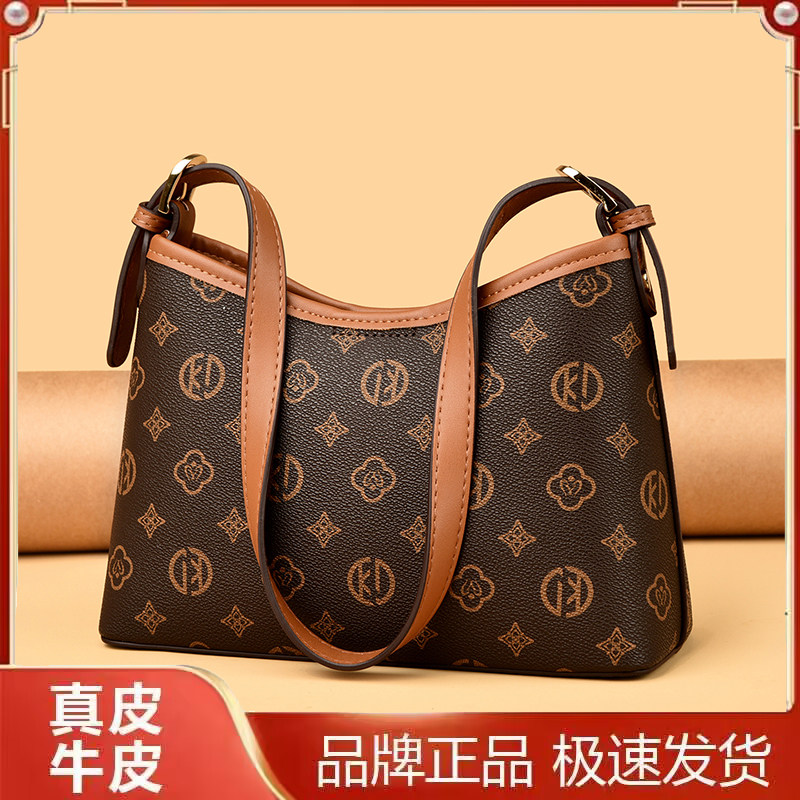雅格莱诗真皮大容量通勤流浪包