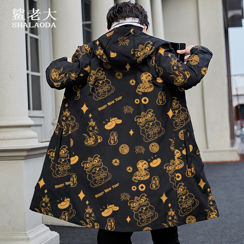 风衣男生中长款大码潮流连帽外套冬季蛇年本命年衣服卡通印花过年