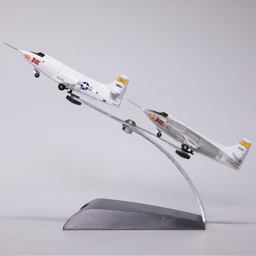 威龙 51029 1/144 贝尔X-1E 超音速飞机 最终飞行 完成品模型 - 封面