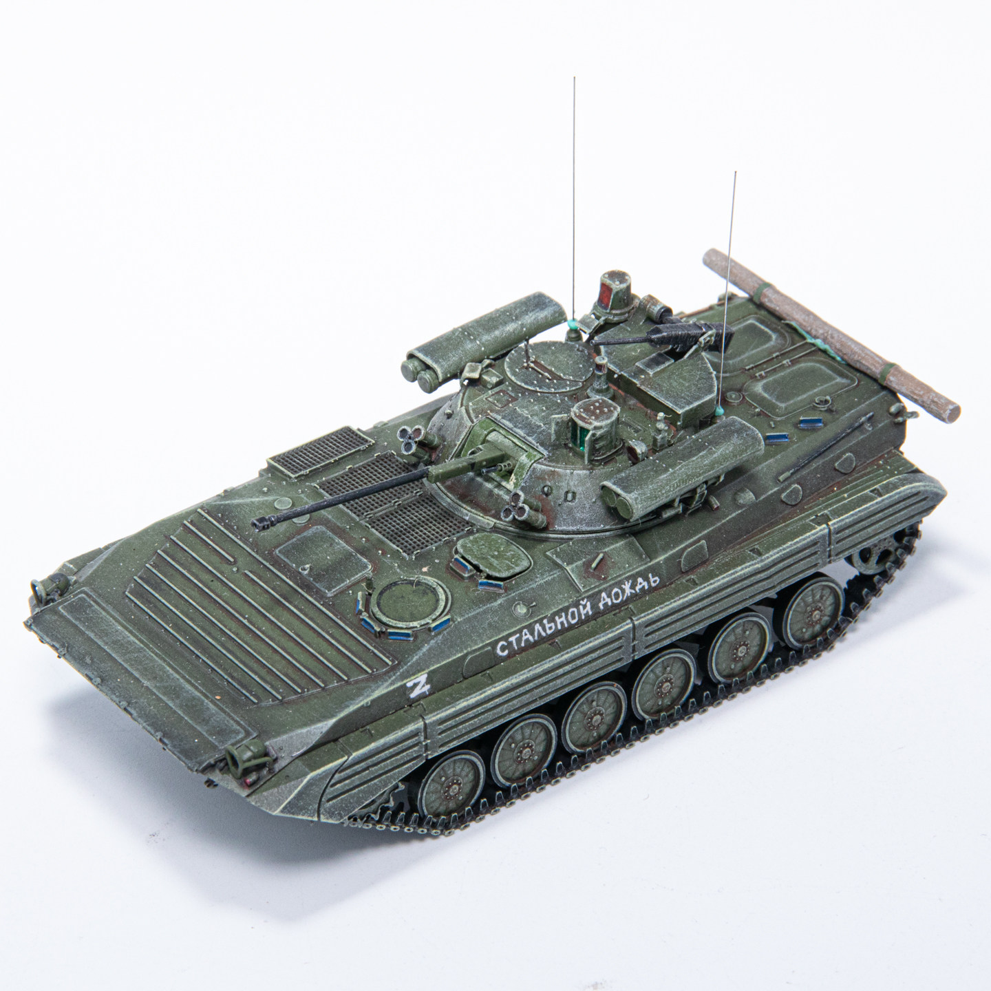 AM 俄罗斯 BMP-2M步兵战车 现代化改装版 金属炮管 成品坦克模型