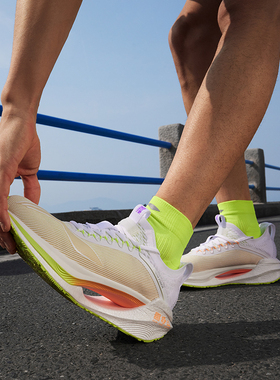 中国李宁绝影Essentia 男款反光䨻科技透气缓震跑步鞋ARRT007