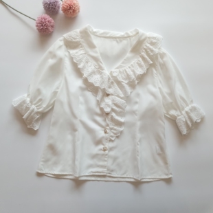 法式少女镂空刺绣蕾丝荷叶边V领复古日单白衬衫防晒衣新款