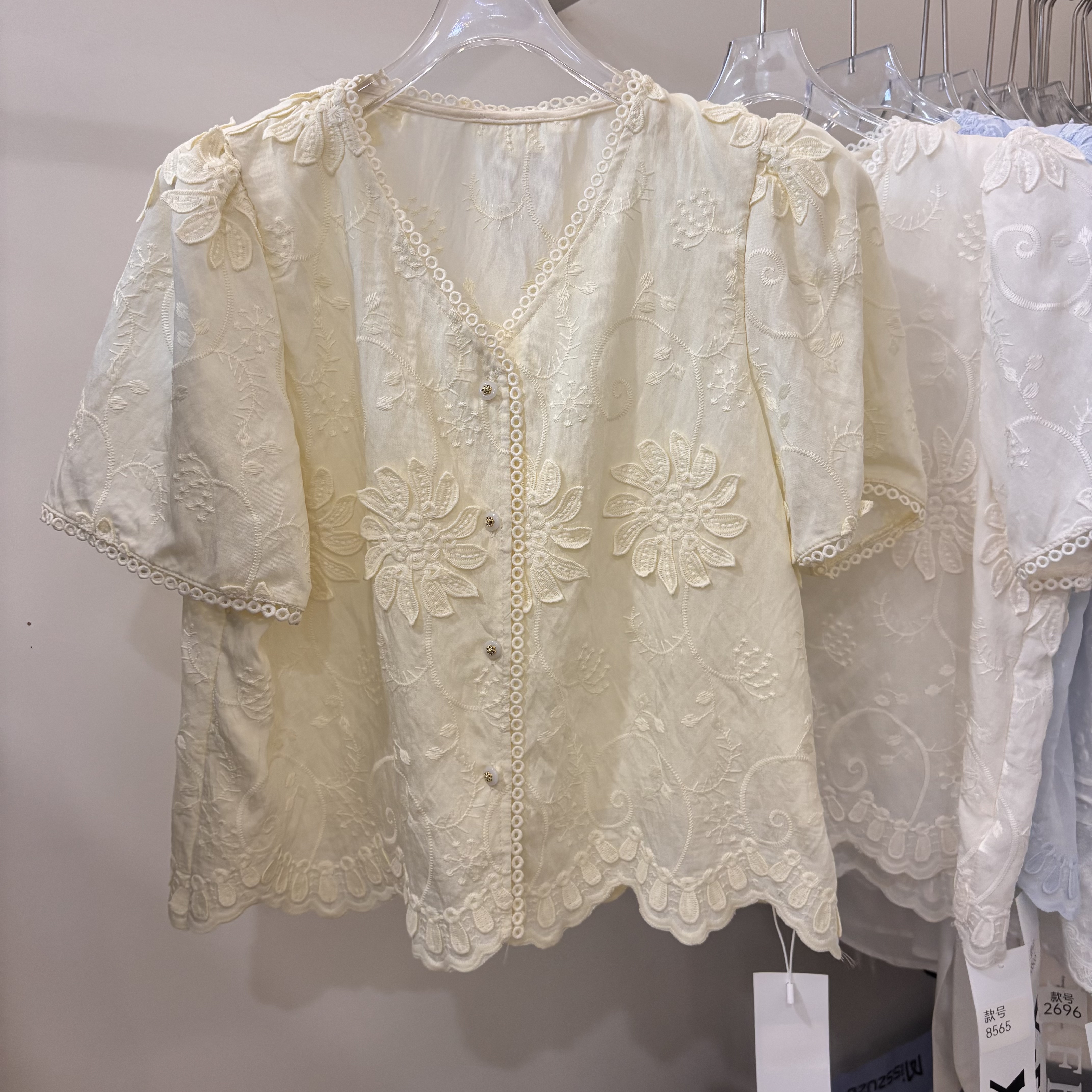 v领提花蕾丝立体大花短袖衬衫女2026春夏新款气质减龄洋气小衫潮