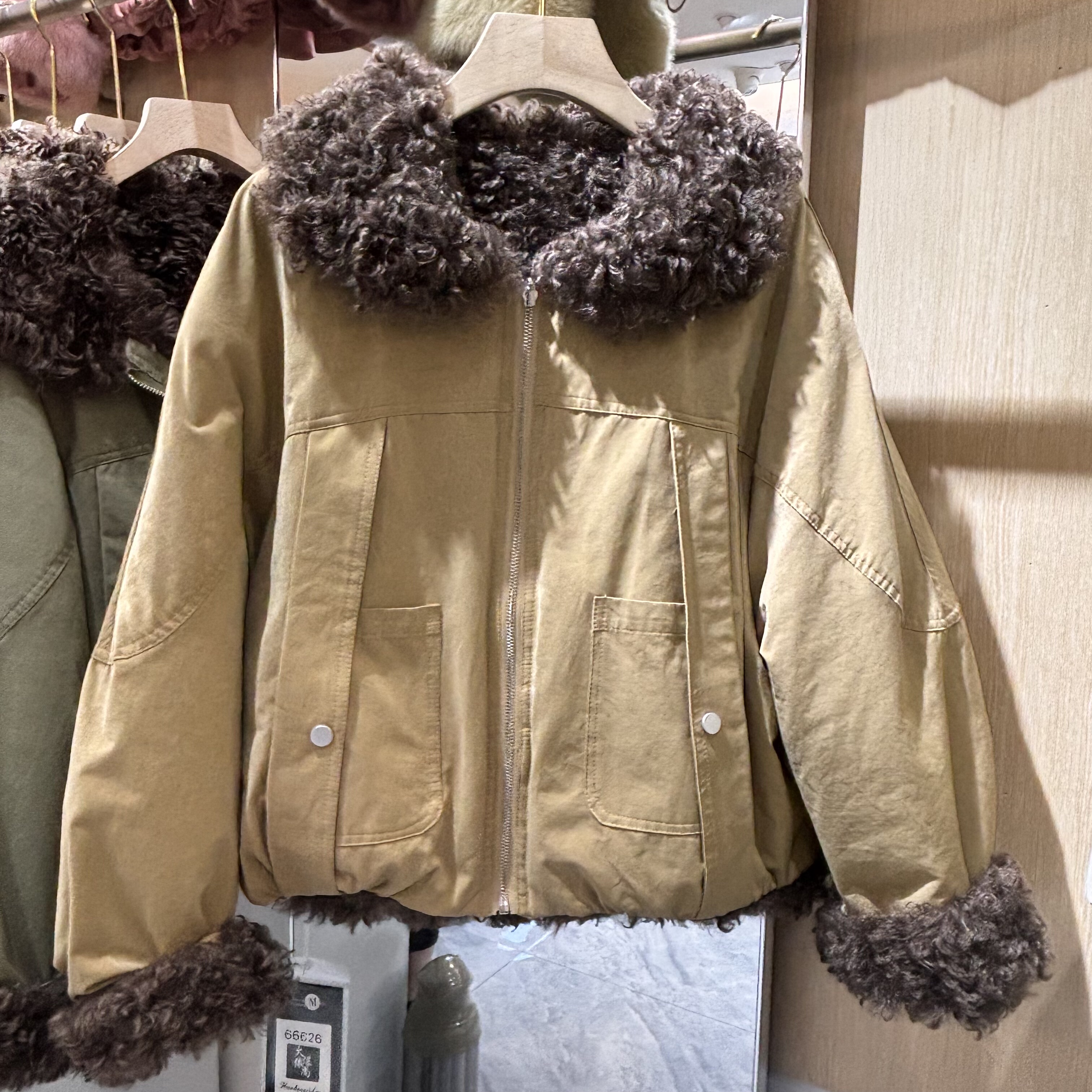 欧版2025冬新款羊羔毛双面穿加厚短款派克服女宽松高级感时尚棉服