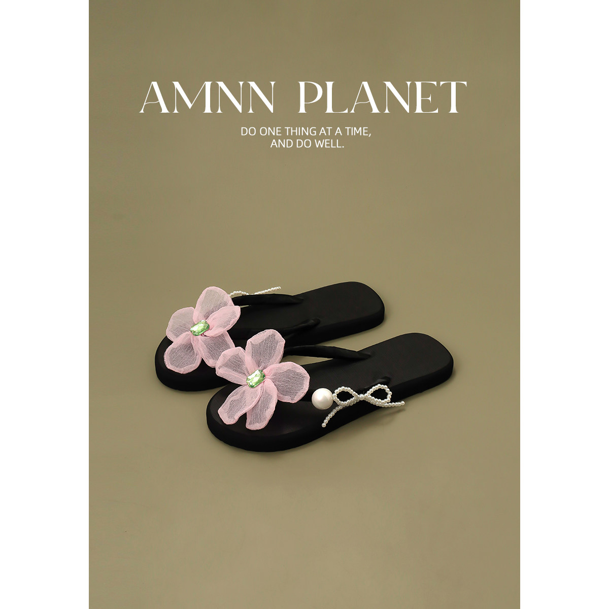 AMNN 法式珍珠蝴蝶结花朵平底人字拖女2026夏季新款海边沙滩拖鞋