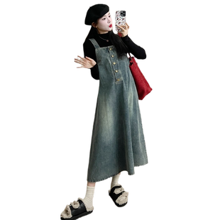 孕妇春装连衣裙两件套洋气孕妇装裙子新款牛仔背带裙打底衫两件套