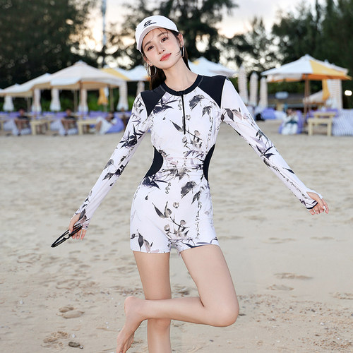 度假风长袖连体泳衣女显瘦遮肚