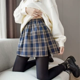 Занавес с решеткой пук помещается зимой зимой и носит юбку с женским дном в нижней части дна.