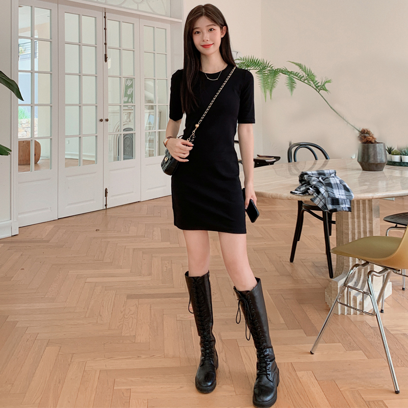 黑色连衣裙性感修身显瘦气质包臀裙子女2023新款秋季赫本风小黑裙