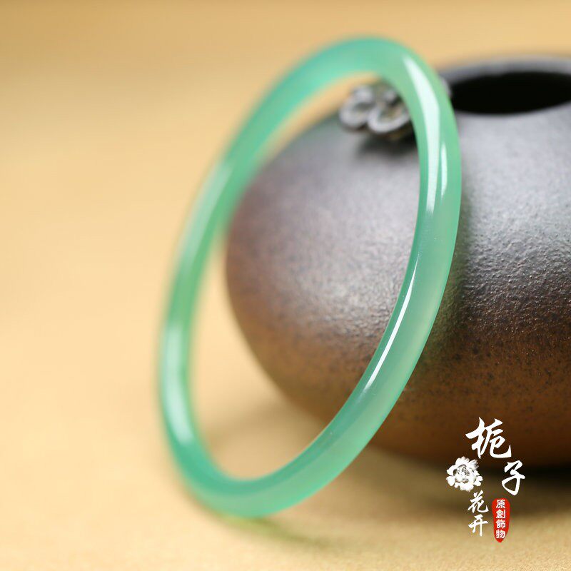 纯天然浅绿色冰透玛瑙手镯