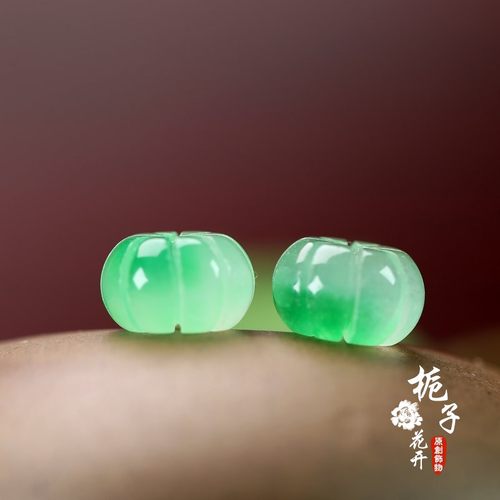 14*8mm孔1.5mm天然玉石飘绿南瓜
