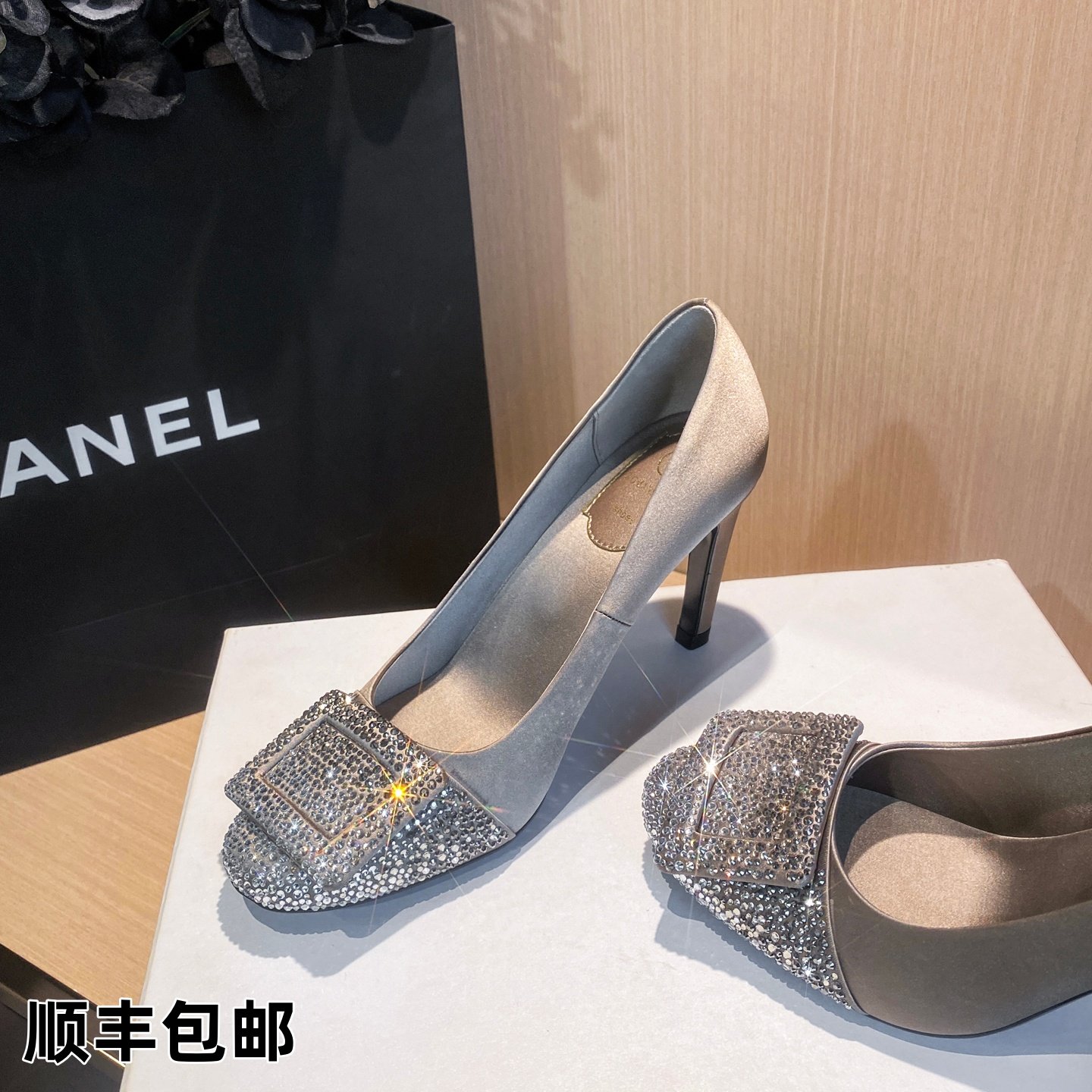 2025新款RV方扣渐变水钻高跟鞋