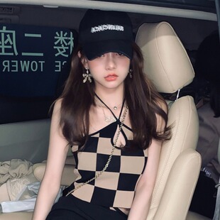 ins风超火辣妹撞色拼接格子小众针织背心胖妹妹大码 挂脖上衣 修身