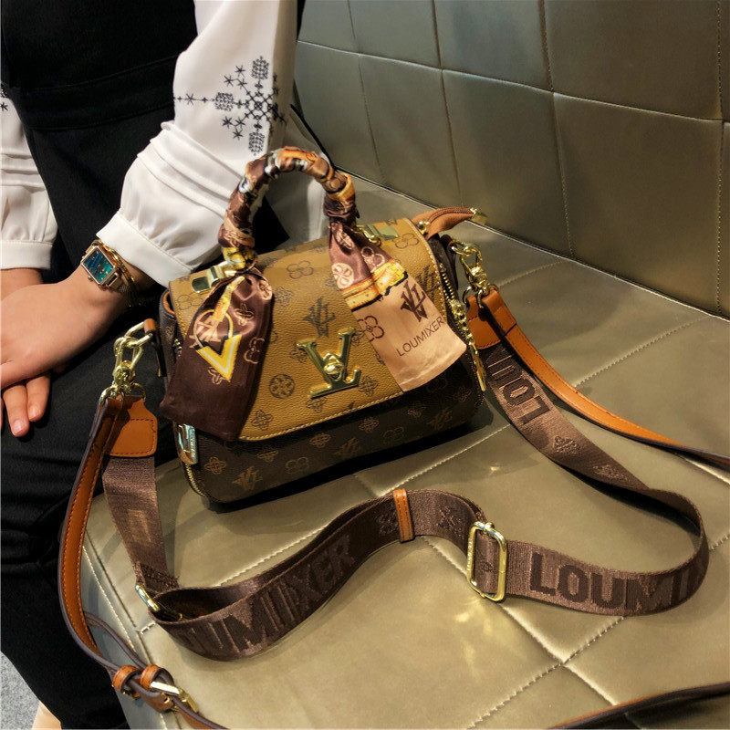 香港品牌斜挎包女士2023新款爆款简约手提小方包设计感流行单肩包,箱包皮具/热销女包/男包,小方包,淘宝优惠券,粉丝福利购,淘宝优惠卷