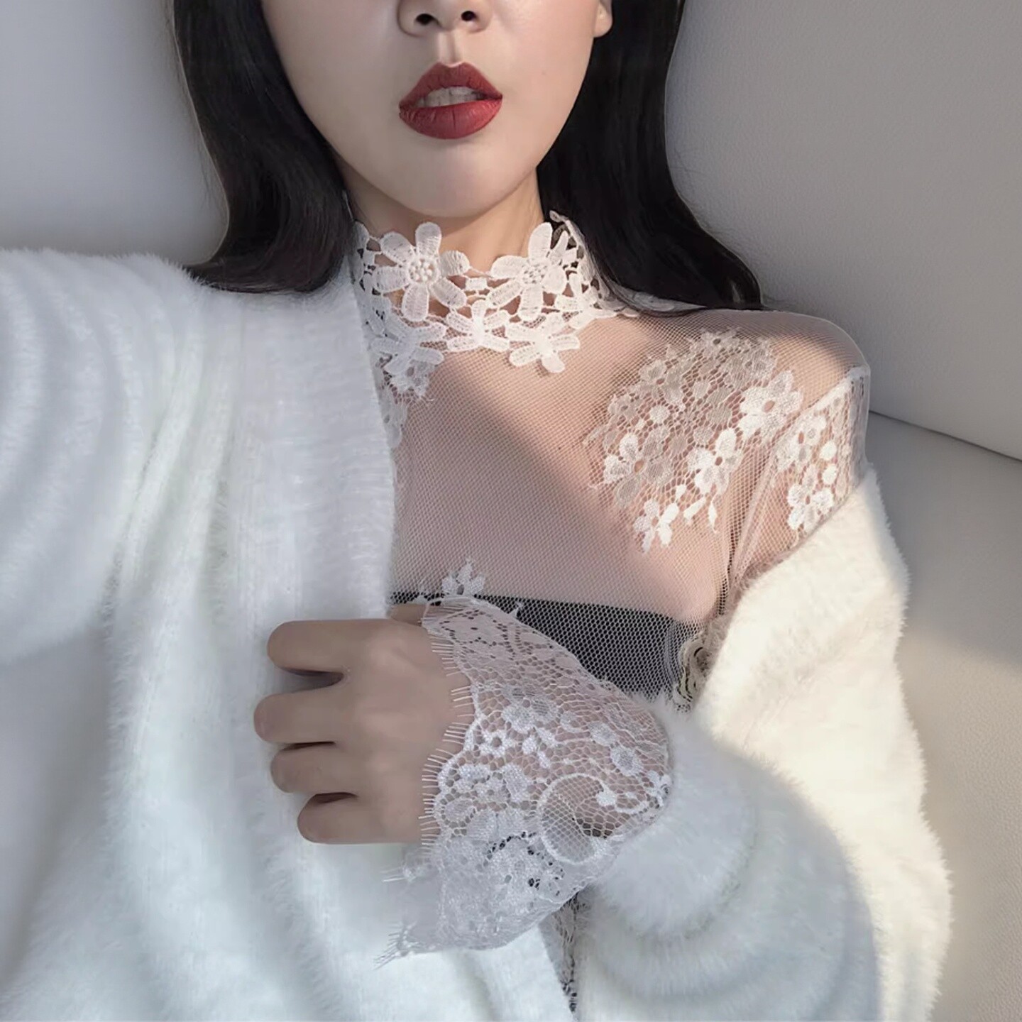 白色蕾丝网纱显瘦打底衫