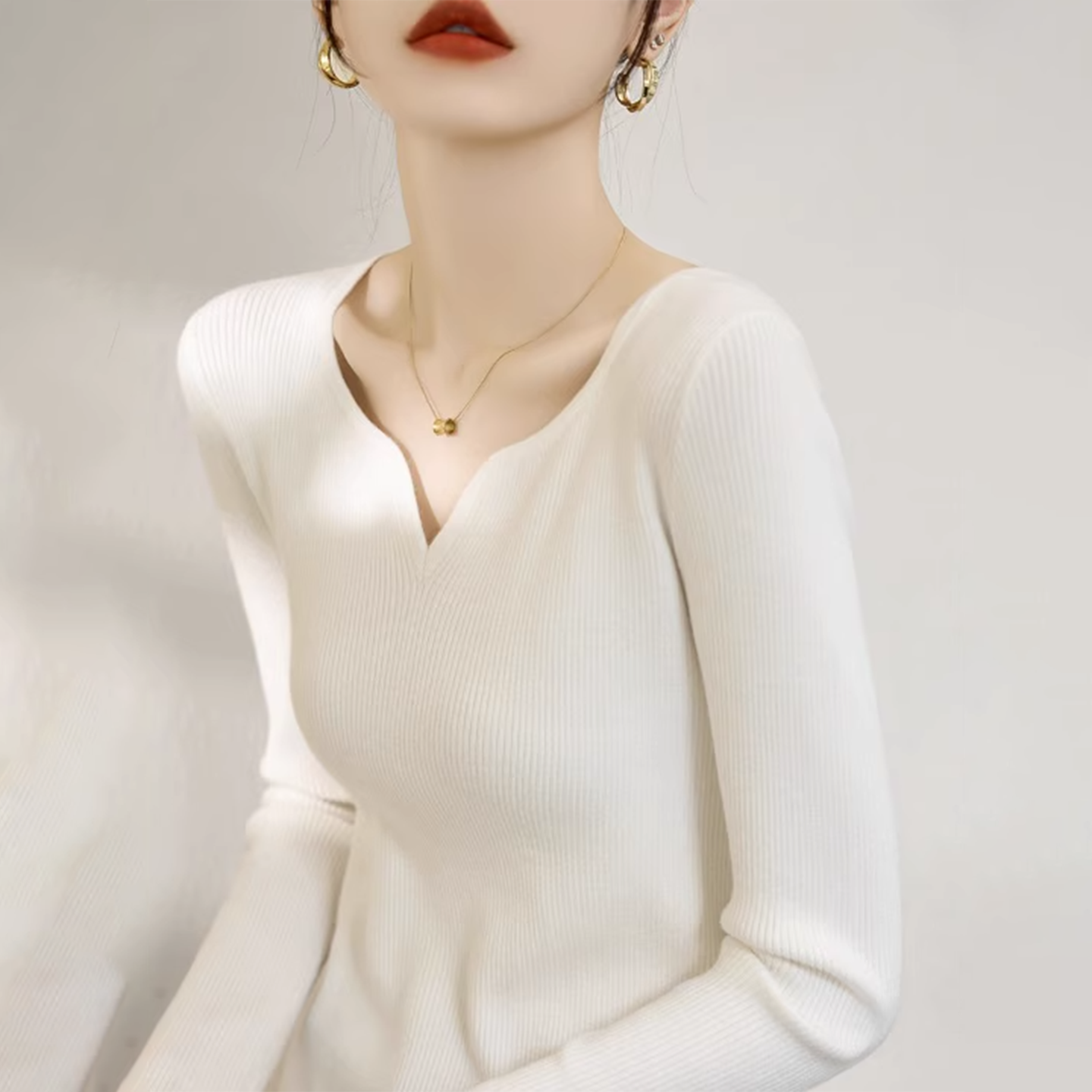 白色小v领针织打底衫女2025新款秋冬时尚高级感内搭修身气质上衣