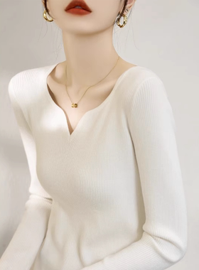 白色小v领针织打底衫女2025新款秋冬时尚高级感内搭修身气质上衣