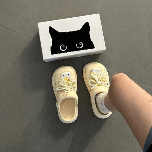 2026新款凯蒂猫可爱洞洞鞋女外穿