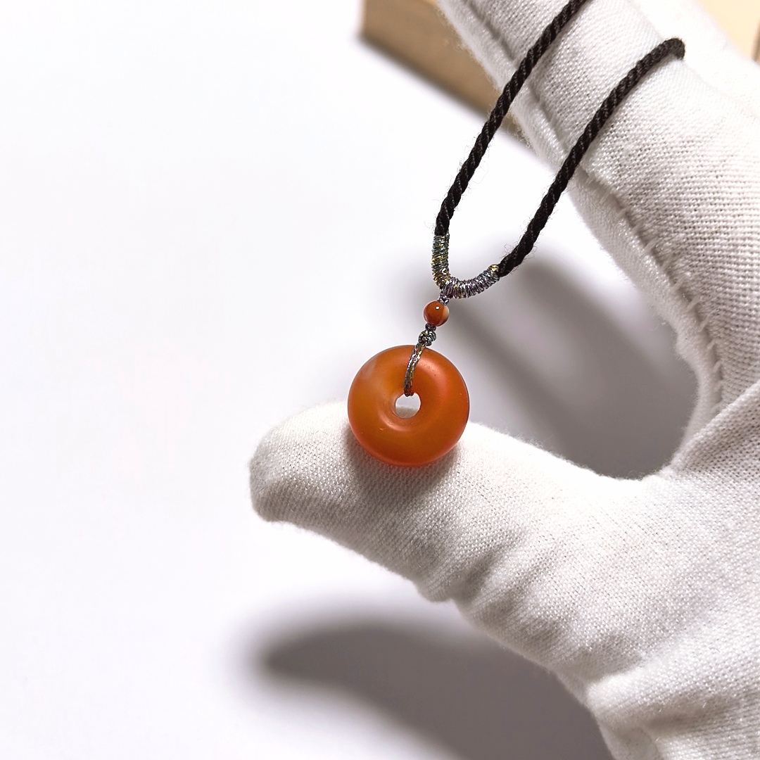 D705# 天然保山南红甜甜圈平安扣精致款吊坠13*6mm