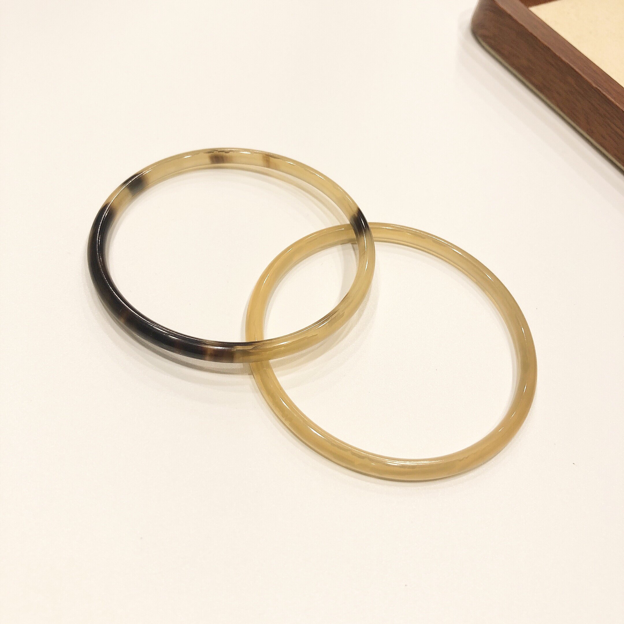 p4# 天然羚羊角细条手镯 60.5-62mm