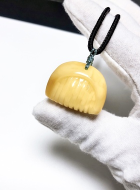 D205# 天然蜜蜡白花蜜梳子吊坠一梳百顺21*27.3*10mm 重量4克