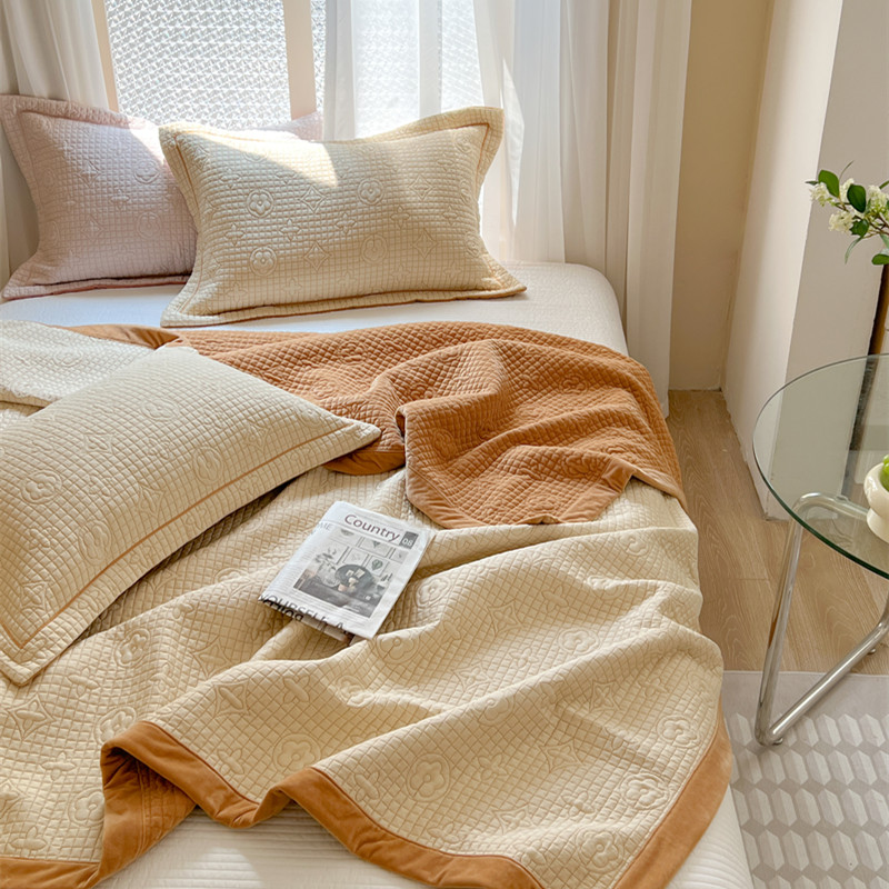 有态度秋冬新款一面牛奶绒一面天丝床盖三件套加厚夹棉榻榻米垫子