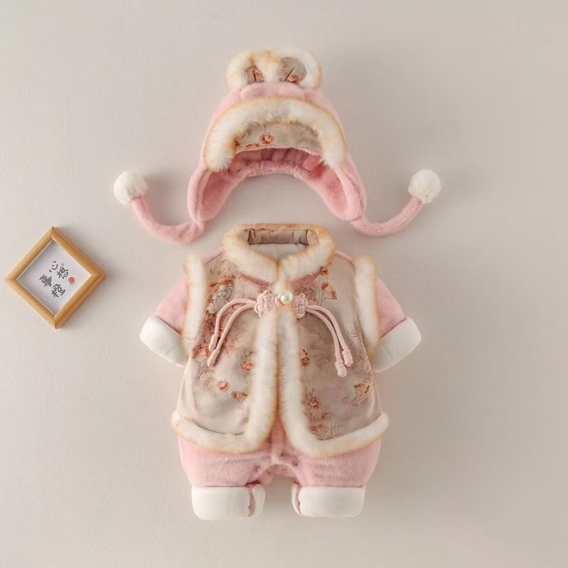 婴幼儿宝宝连体衣秋冬装可爱洋气爬爬服满月周岁棉衣外出加厚衣服